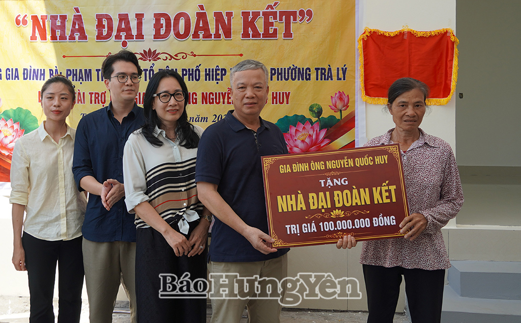 Phường Trà Lý: Trao 2 nhà đại đoàn kết cho hộ có hoàn cảnh khó khăn